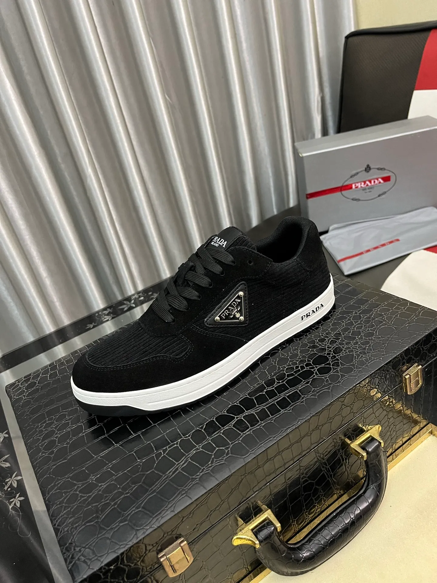 Men's shoes 💰380⌚️⌚️【PRADA】Prada casual shoes, originally developed 1:1, made of high-mercerized cowhide with imported cowhide, silk sheepskin lining, rubber outsole, comfortable and soft on the foot, size: 38-444️⃣Colors available